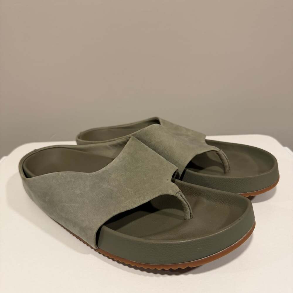 Caslon Minimalist Olive Green Leather Thong Slide Sandals Size 7 Women's